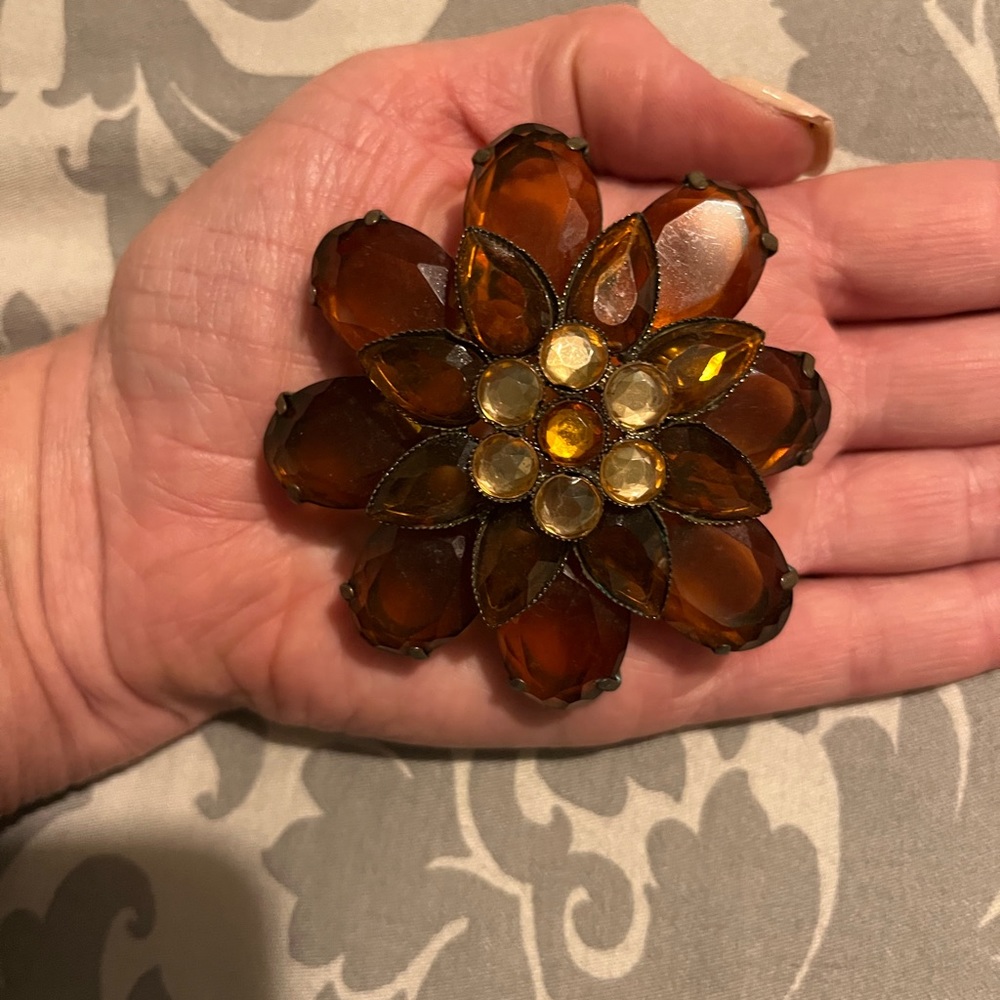 Flower 🌺 Pin - Picture 3 of 3